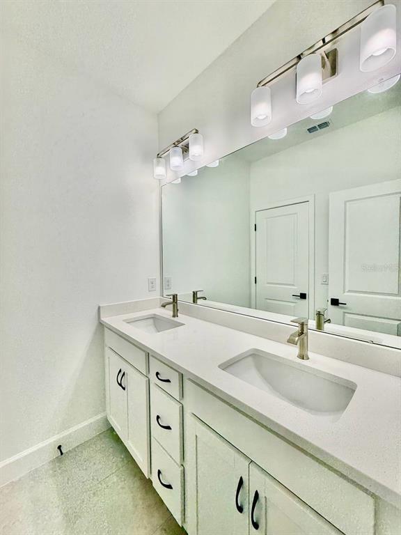 Building Photo - 2031 Wild Heron Ct