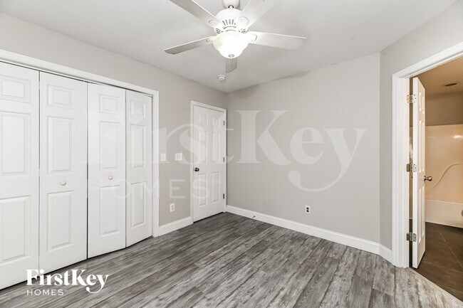 Building Photo - 118 Wilton St