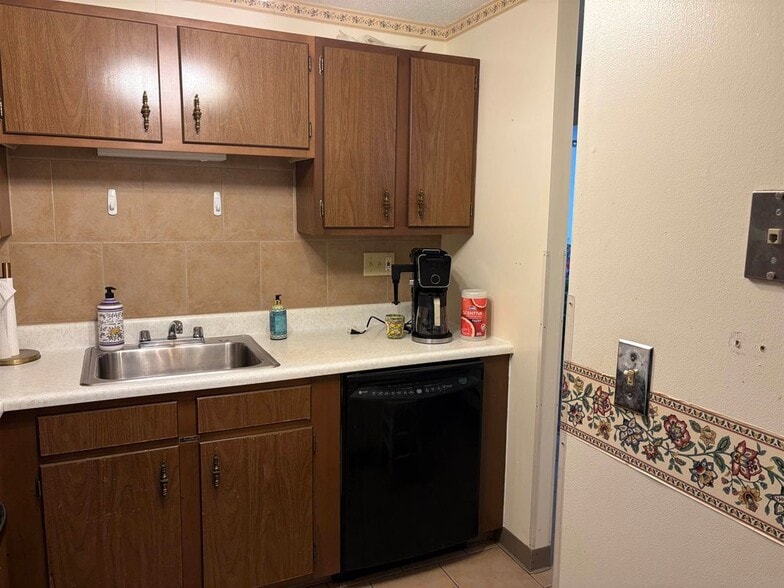 Building Photo - 467 High, 6