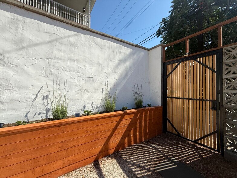 Building Photo - 521 Solons Alley