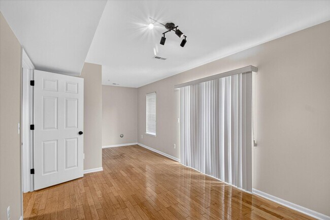 Building Photo - 379 Cherry Orchard Rd