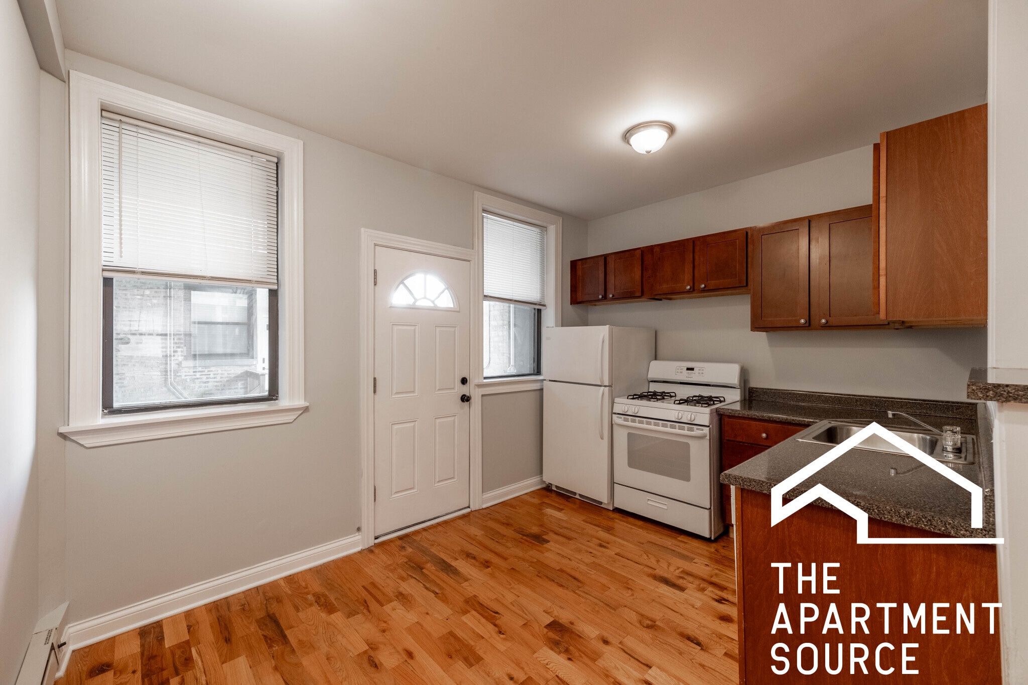 Building Photo - 4431 N Wolcott Ave