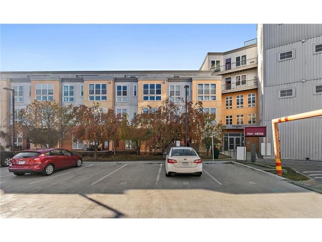 Building Photo - 2650 University Ave W