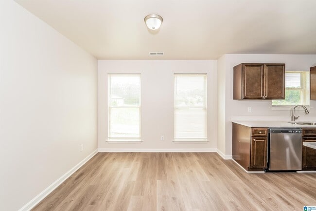 Building Photo - 975 Moonlite Dr