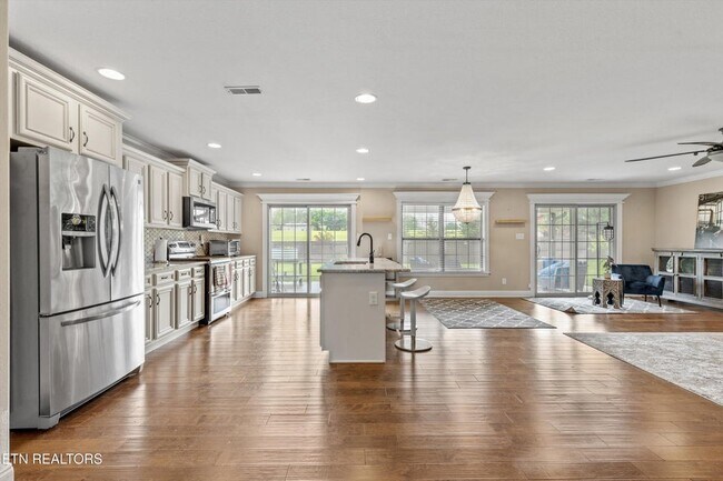Building Photo - 1017 Brighton Dr