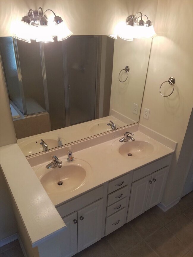 Building Photo - Beautiful transitional 4 bedroom brick rancher on quiet street just off of Hull Street/Genito Roa...