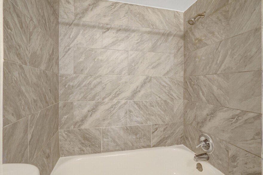 Building Photo - 2904 Kings Chapel Rd