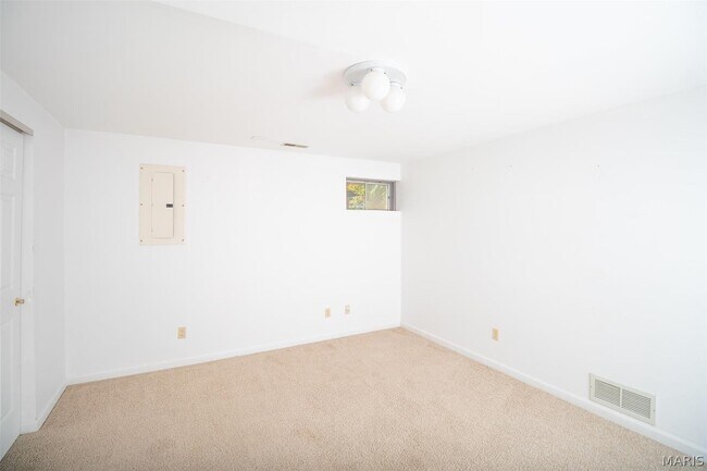 Building Photo - 3309 Lower Lakes Estates Dr