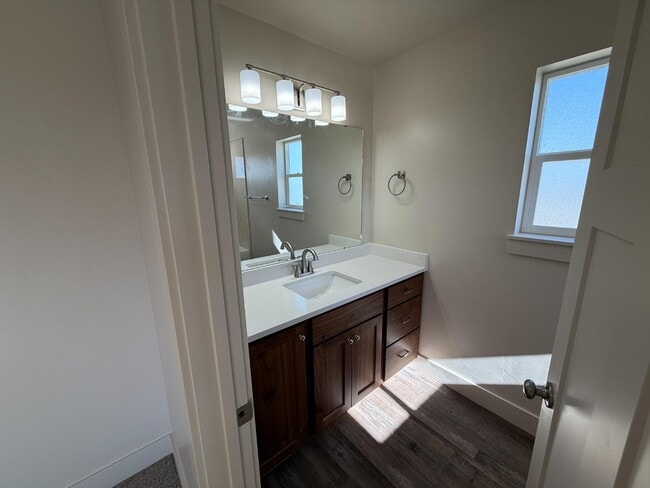Building Photo - Eastside View Townhomes