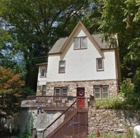 Building Photo - 649 Smadbeck Ave