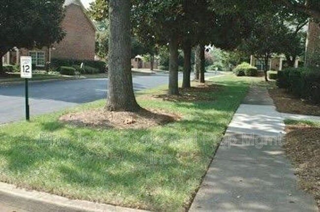 Building Photo - 4657 Old Lantern Way