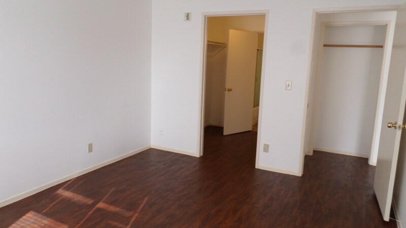 Building Photo - 5271 Huntington Dr N