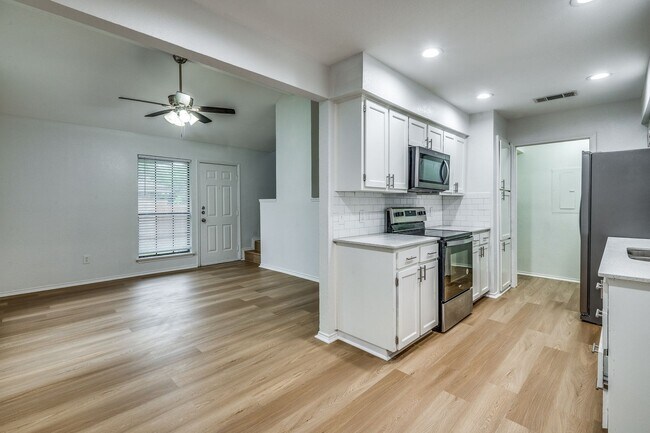 Building Photo - 117 Peachtree Ct
