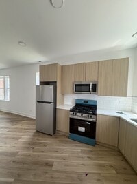 Building Photo - 239 W 74th St