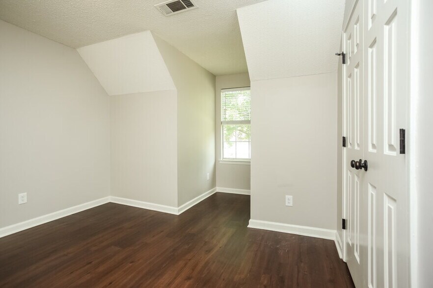 Building Photo - 1271 Breezy Gate Dr