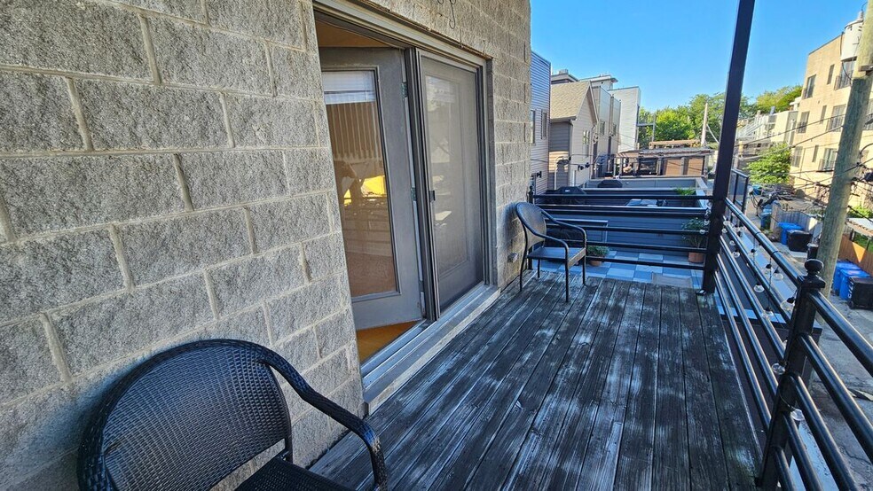 Building Photo - 511 N Hartland Ct