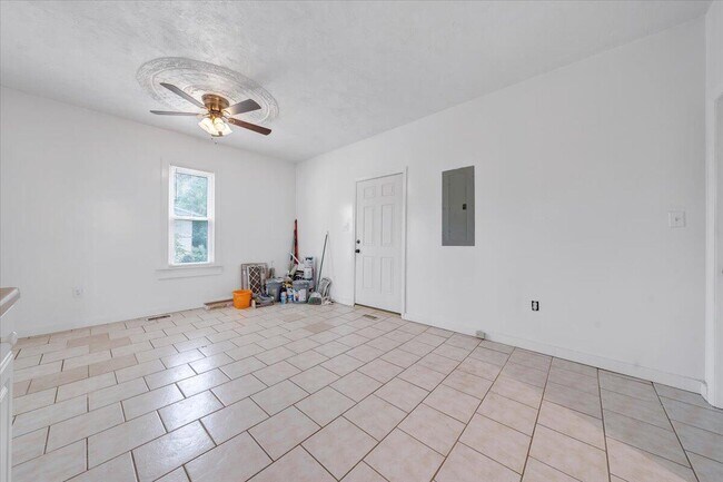 Building Photo - 1202 Rugby Blvd NW