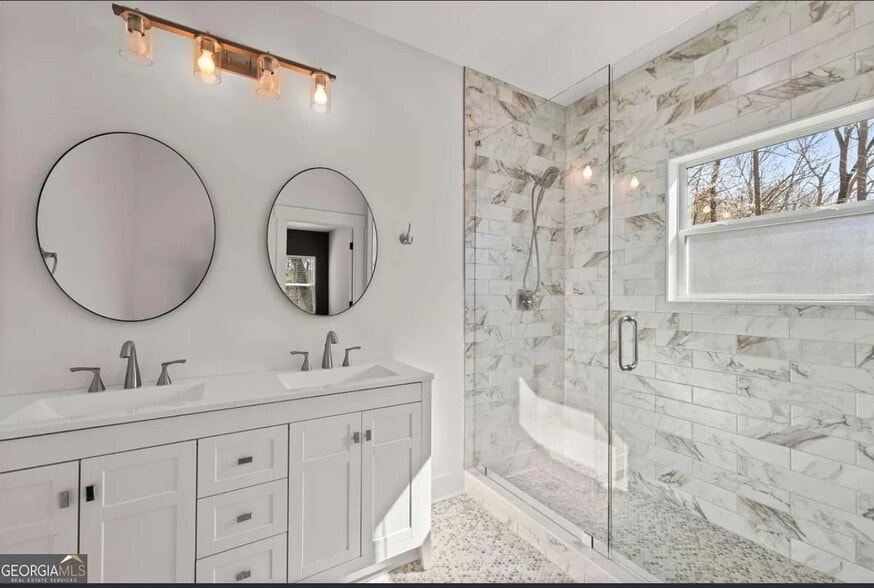 Building Photo - 747 Golden Ave