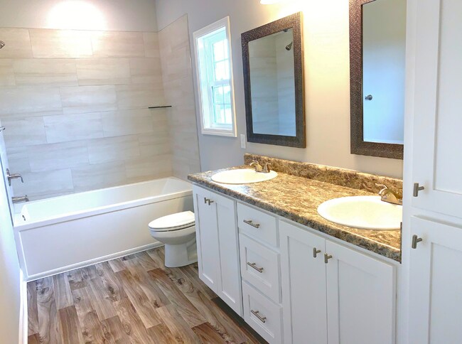 Building Photo - 303 Four Seasons Dr