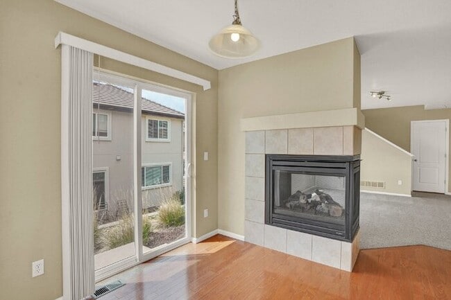 Building Photo - Low-Maintenance Northgate Home with Loft, Fireplace, and Mountain Views