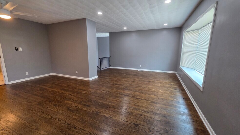 Building Photo - 1380 Catalpa Dr