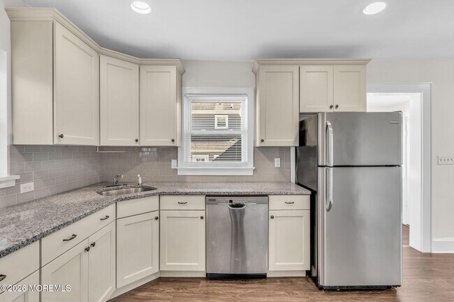 Building Photo - 1411 3rd Ave
