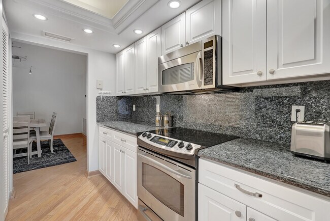 Building Photo - 3200 S Ocean Blvd