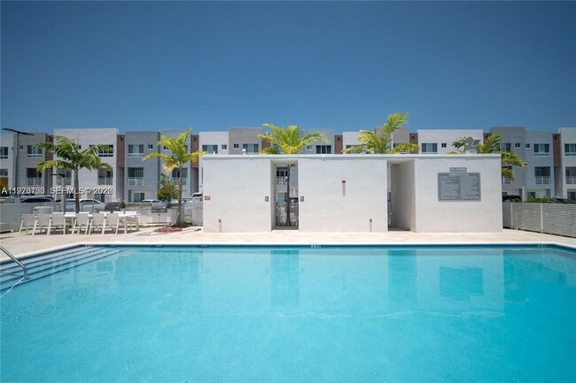 Building Photo - 2561 NE 193rd St