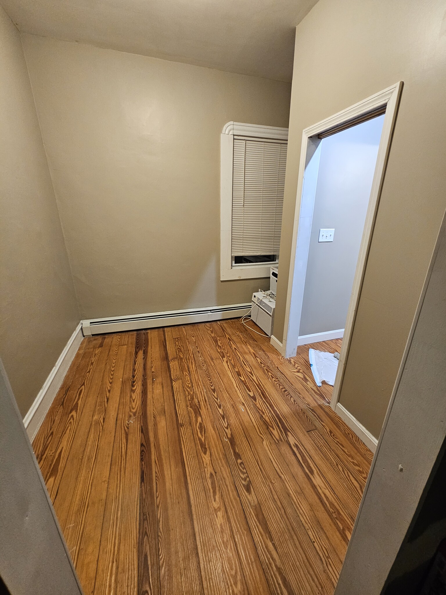 Building Photo - 46 Bay St