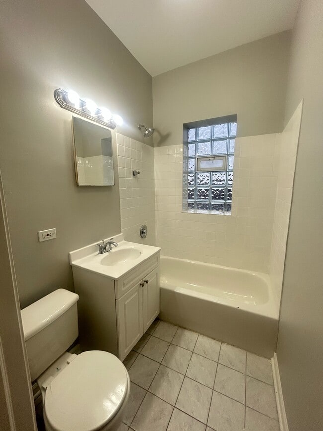 Building Photo - 5146 S King Dr