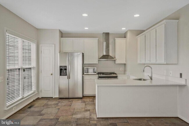 Building Photo - 6340 Walking Ln