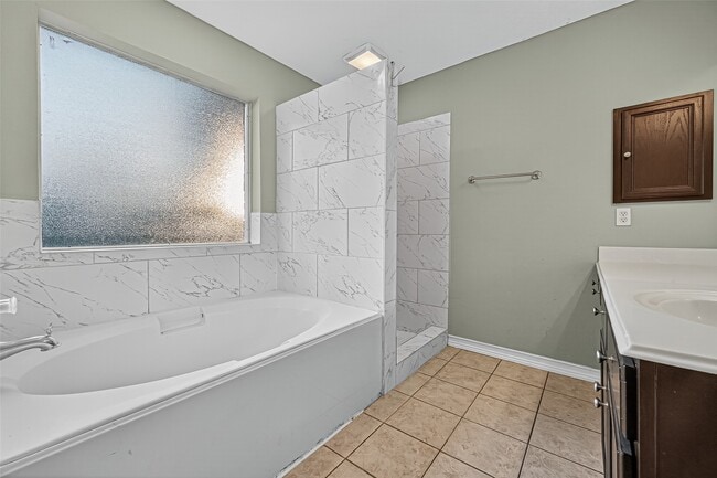 Building Photo - 22207 Falconwood Ln
