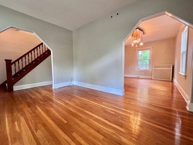Building Photo - 2869 Markbreit Ave