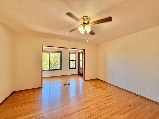 Building Photo - 5616 Marne Ave