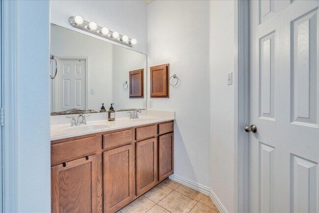 Building Photo - 2532 Ericanna Ln