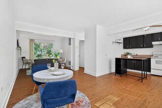 Building Photo - Charming One Bedroom Apartment In The Heart of Plaza Midwood!