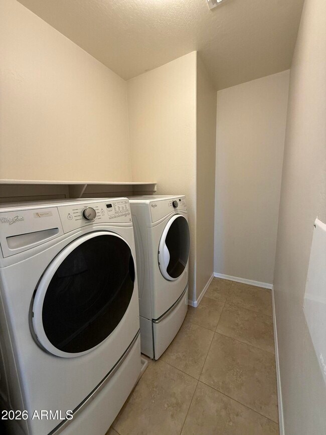 Building Photo - 9237 W Coolbrook Ave