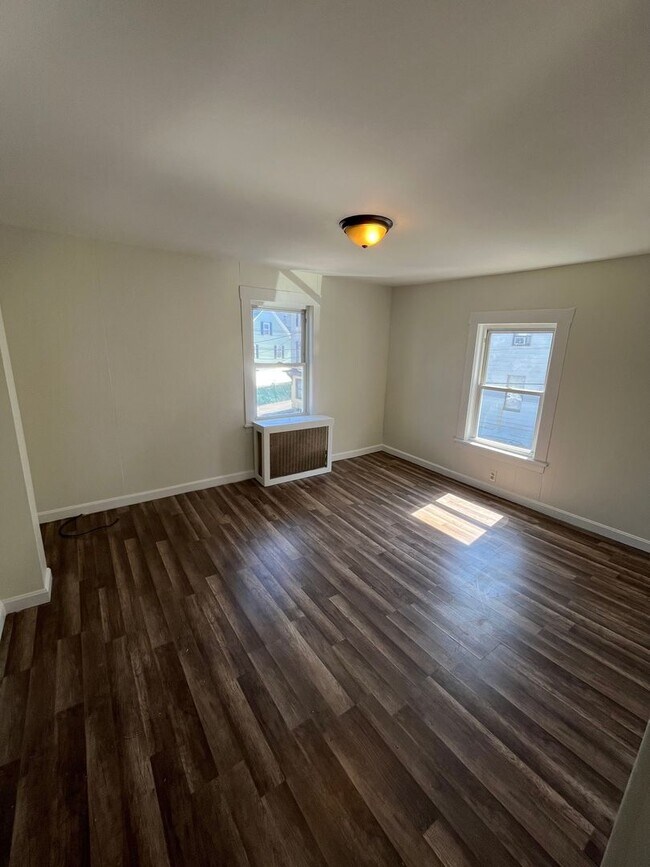 Building Photo - Central St Apartments