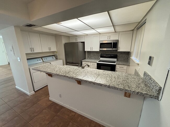 Building Photo - 5164 E Ashlan Ave