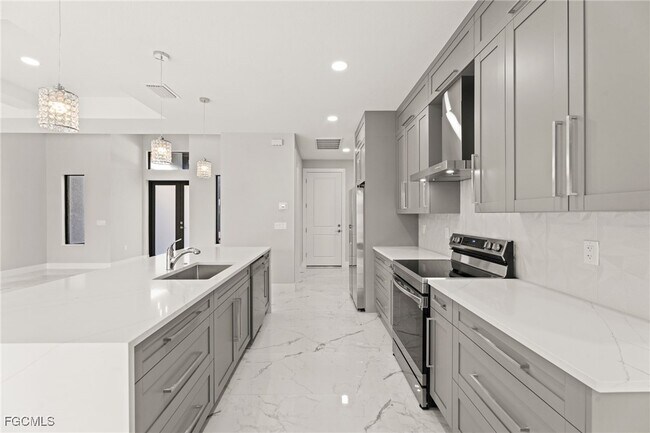 Building Photo - 2829 SW 25th Pl