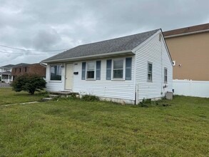 Building Photo - 3500 Bayshore Ave