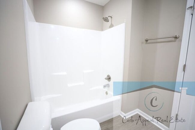 Building Photo - Luxury 2 bed 2 bath apartment - new construction!! Washer, dryer and utilities included!!