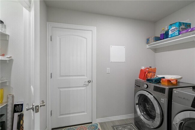 Building Photo - 6906 SW Basswood Ave