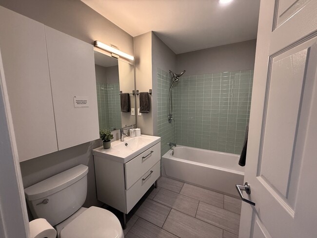 Building Photo - 1308 Clifton St NW