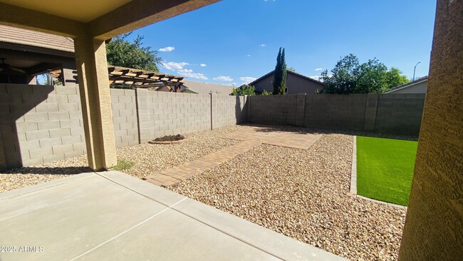 Building Photo - 8147 W Ross Ave