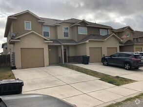 Building Photo - Town home for rent