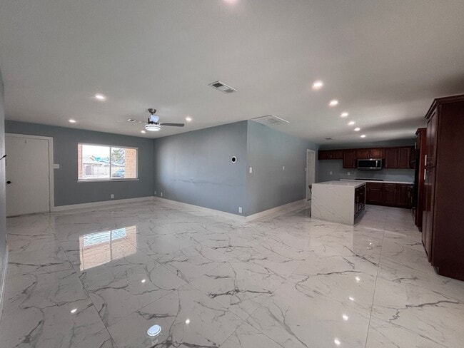 Building Photo - Spacious 4BR Single-Story with Pool, RV Parking & Large Lot Near Shopping & Dining