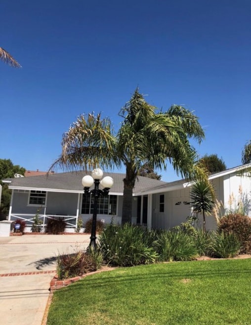 Building Photo - 413 W Acacia Ave