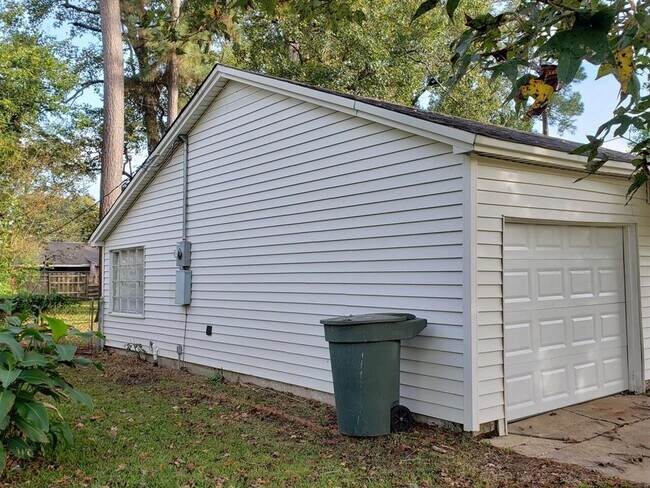 Building Photo - 3270 Willowood Dr