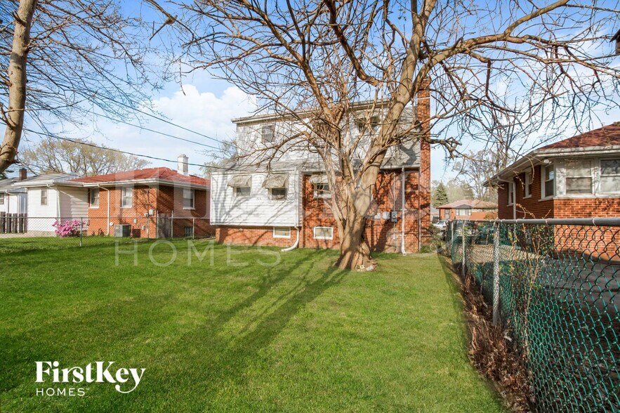 Building Photo - 326 Clyde Ave